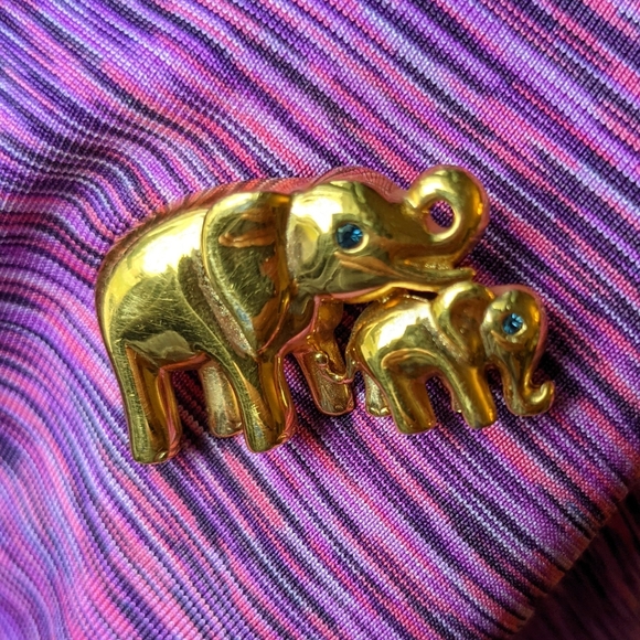 Krementz Polished Gold Tone Elephants Mama & Baby Blue Crystal Eyes Vintage - Picture 2 of 8